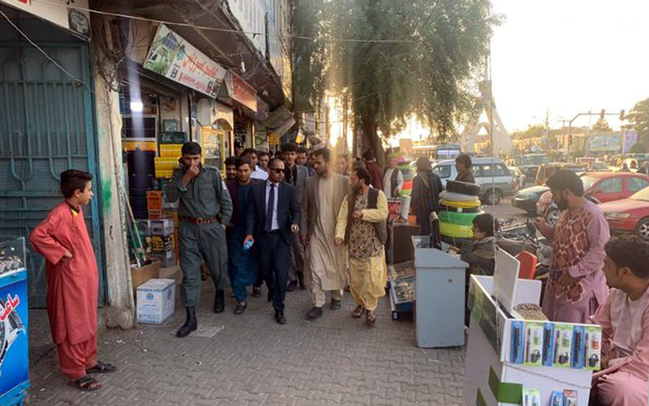 The process of clearing the sidewalks and roads from the provincial road and Tarqi Park