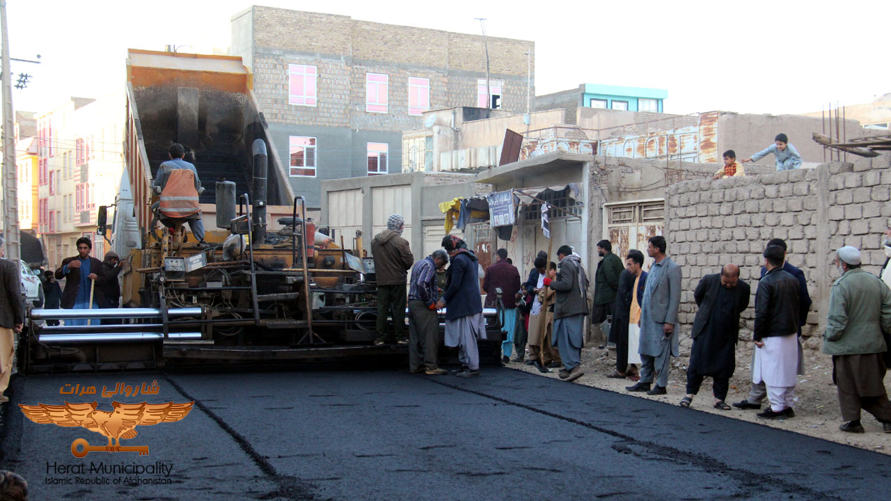 پروژه آسفالت کوچه اتحاد ناحیه ششم شهر از سوی شاروال هرات افتتاح گردید