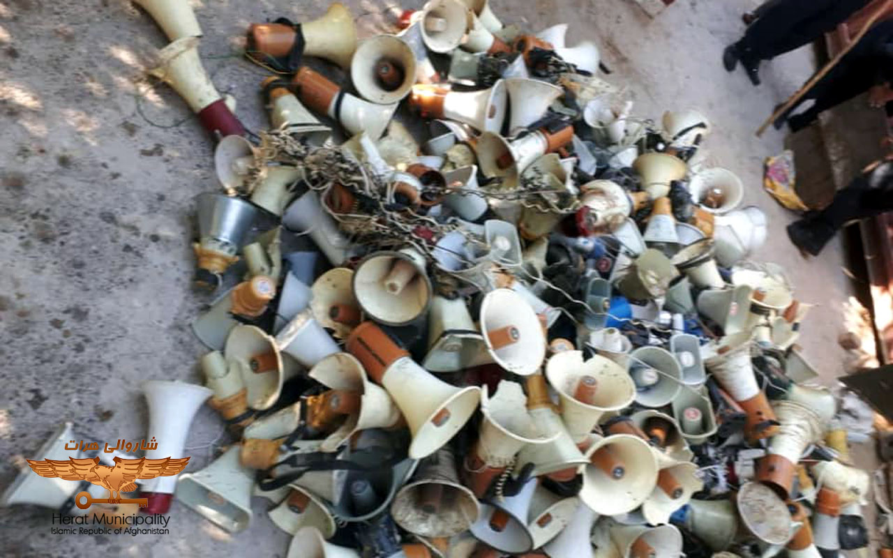 Gathering loudspeakers that harass citizens