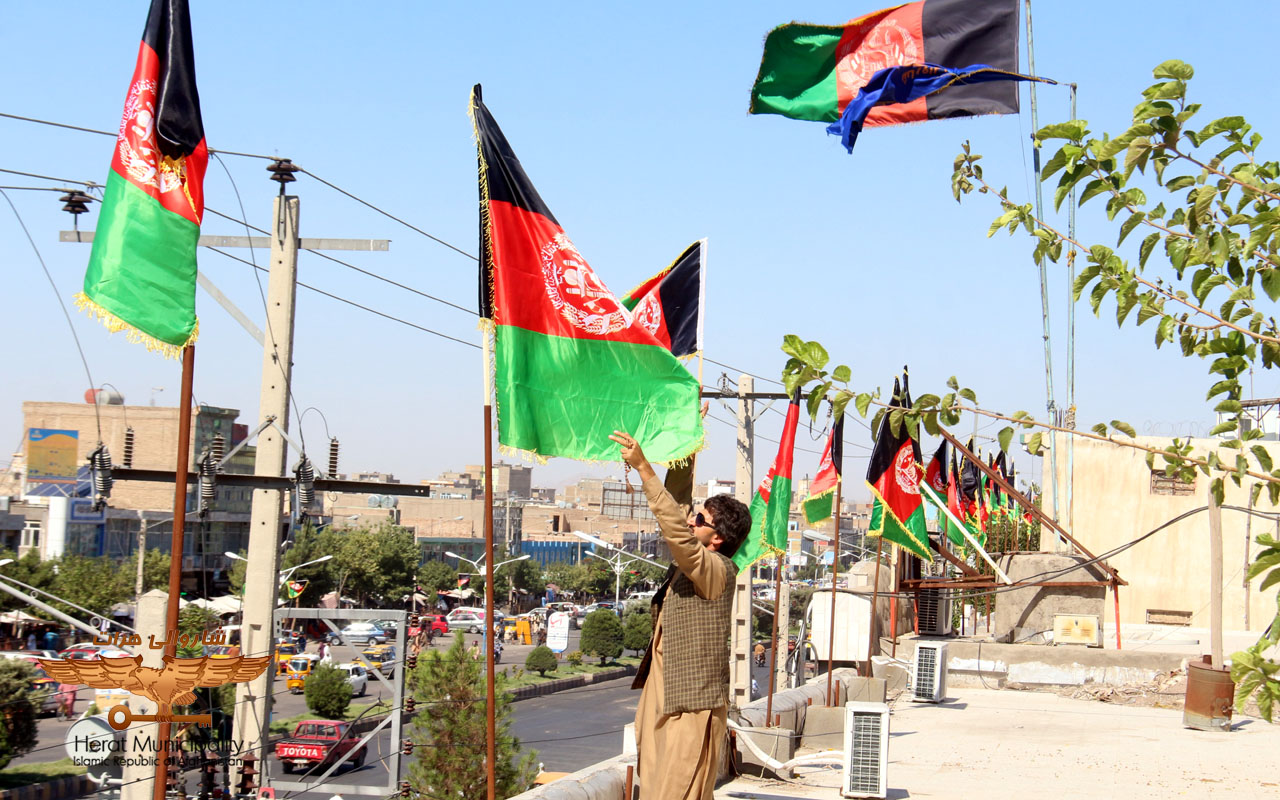 The process of installing flags in the city properly (7 Asad)