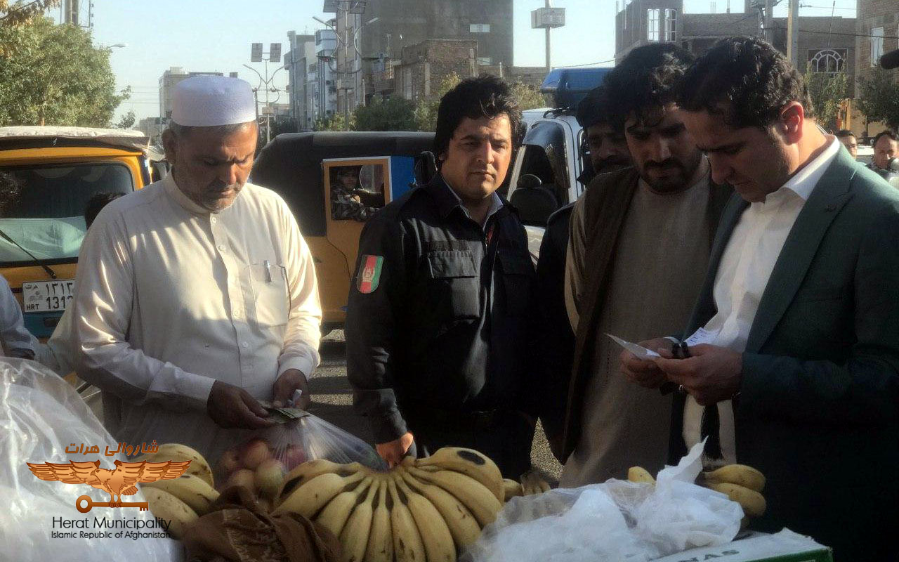 The process of regulating the market of Bagh-e Azadi and Shahid Mirwais Sadegh streets (64 meters)