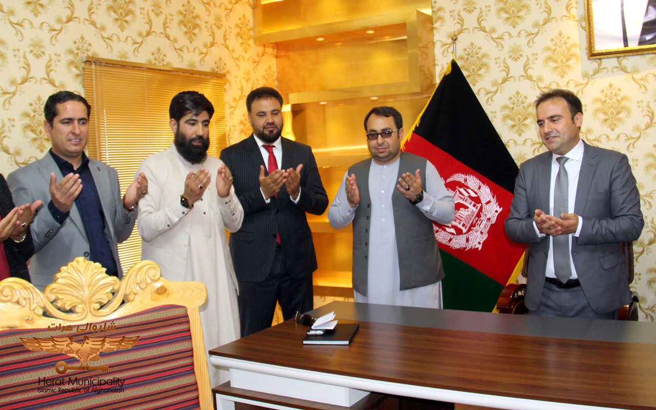 The new head of the Department of Revenue, Accounting and Administrative Affairs of Herat Municipality was introduced to his colleagues