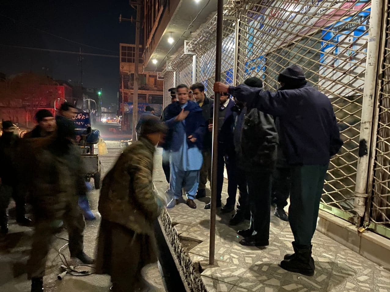 Collecting roadblocks in front of shops of guilds and companies along the provincial road by night