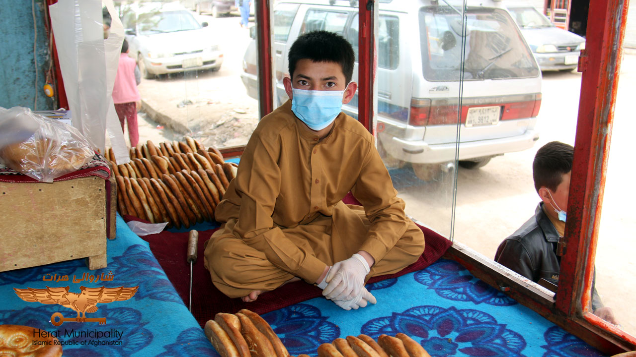 بازدید و نظارت از فعالیت‌های خبازی‌های نواحی مختلف شهر از سوی شاروال هرات
