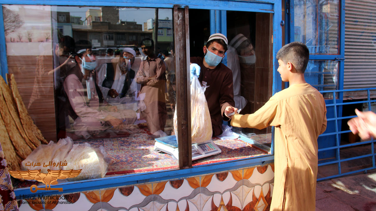 Distribution of bread to the deserving through the news of 15 districts of Herat city