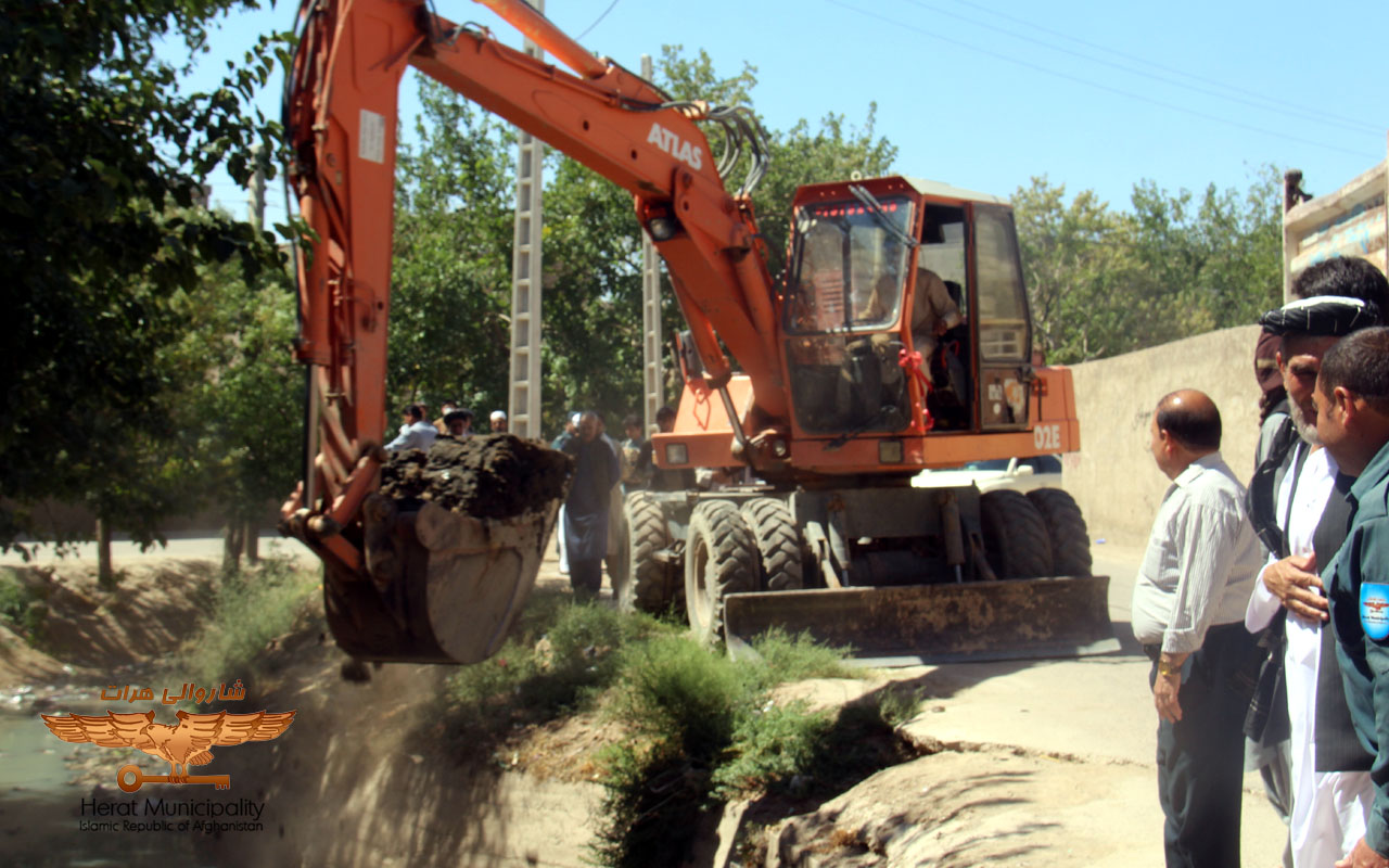 افتتاح پروژه اعمار دیوار استنادی در ناحیه نهم شهر از برنامۀ گذر برتر