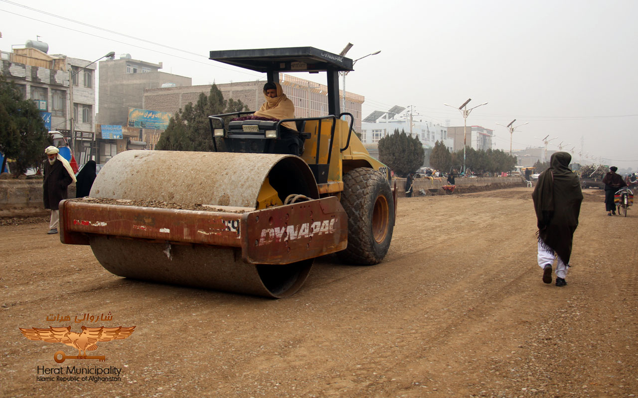 Monitoring the work flow of the first phase of the Kandahar door asphalt project
