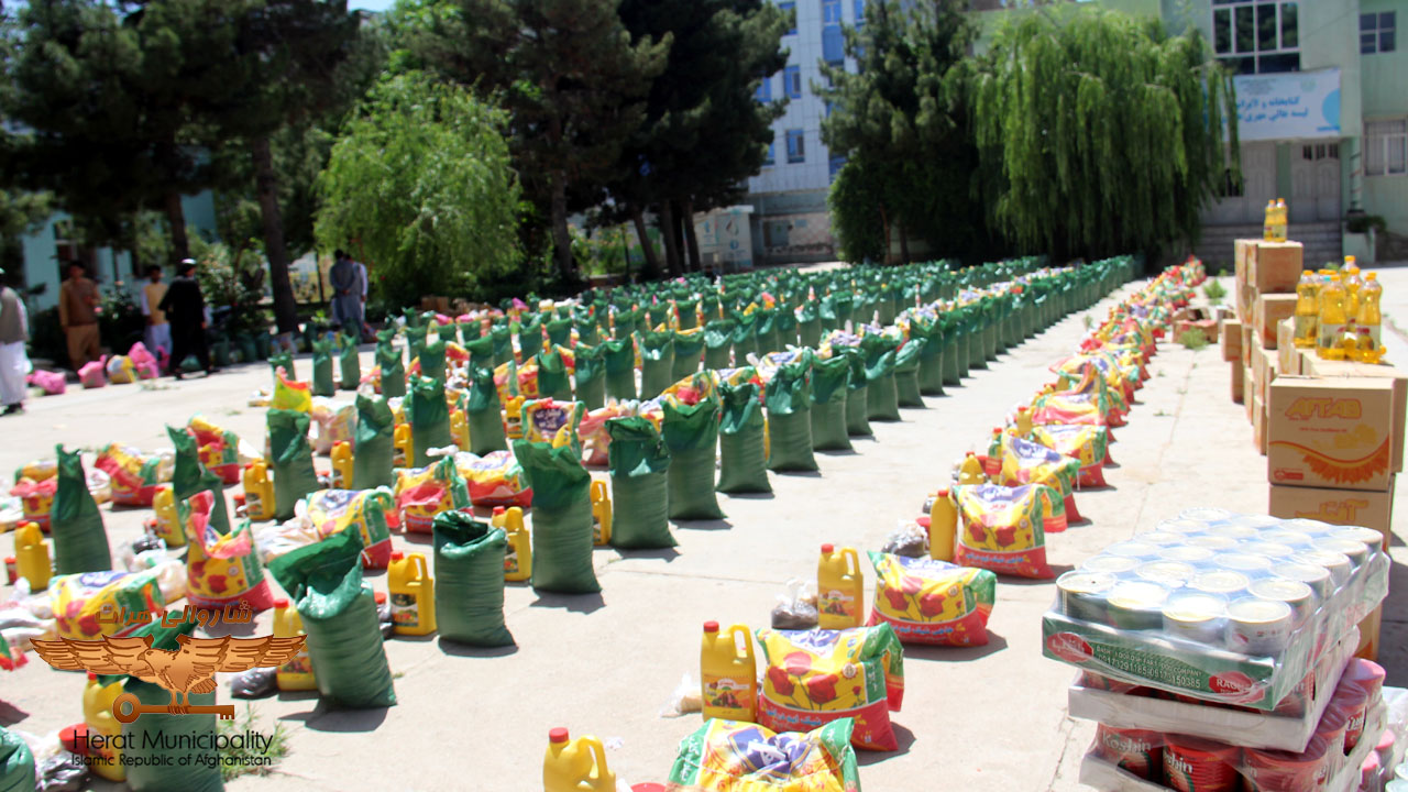 The beginning of the first stage of aid; Distribution of food aid to 1800 needy families in the fifth district of the city by the leadership of Herat Municipality