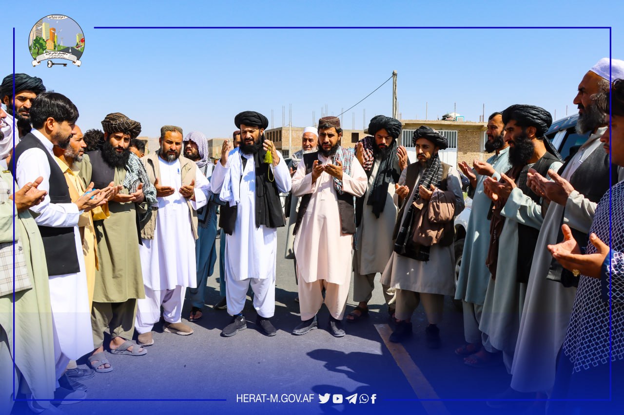 افتتاح و بهره‌برداری از پروژه آسفالت جادهء آخر شهرک عرفان با هزینهء ۴ میلیون افغانی از سوی شاروال هرات.