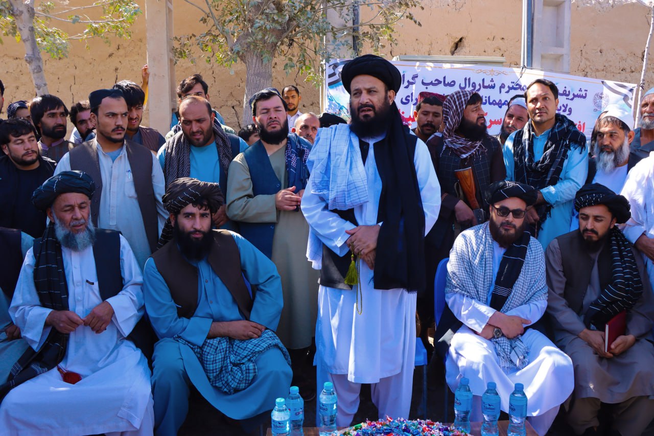 افتتاح و آغاز کار پروژهء آسفالت و زیرسازی جادهء کبابیان با هزینهء حدود ۱۰ میلیون افغانی از  سوی شاروال هرات و هیئت همراه‌ شان.