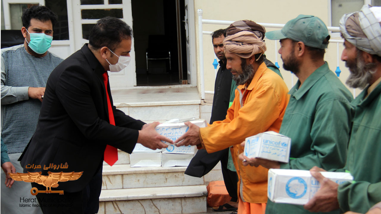 Distribution of UNICEF health assistance to staff cleaning staff of Herat Municipality